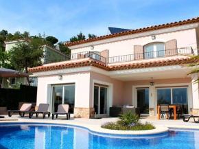 Beautiful villa with fantastic view and infinity pool near Santa Cristina d Aro
